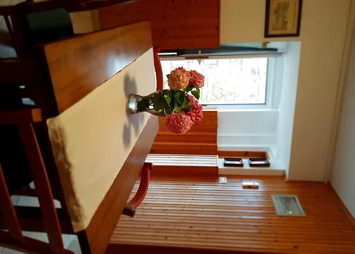 Cres View Apartments