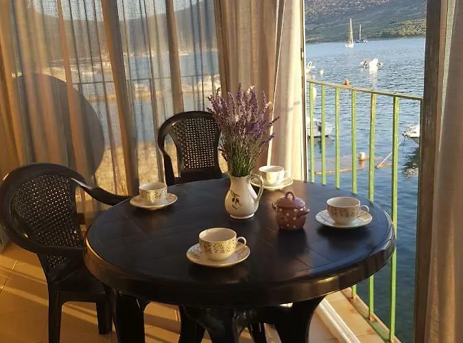 Cres View Apartments