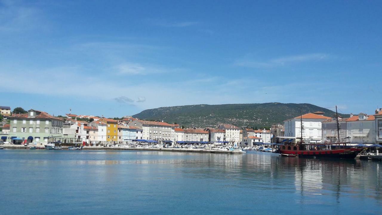 View * Cres